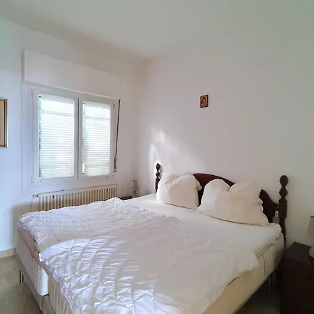 Majestic With Private Pool Vakantiehuis Germignaga