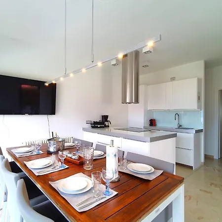 Majestic With Private Pool Vakantiehuis *