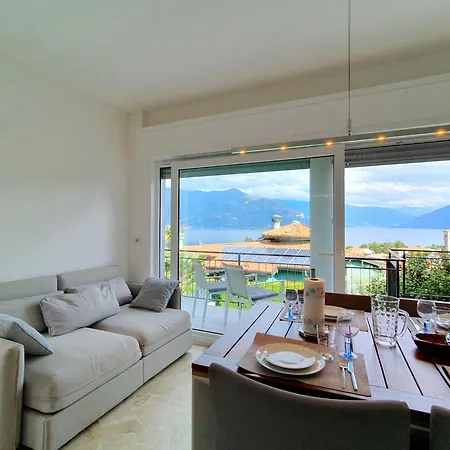 Majestic With Private Pool Vakantiehuis Germignaga